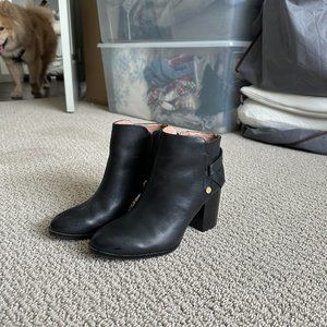 Louise Et Cie black leather ankle boots Size: 6.5 US